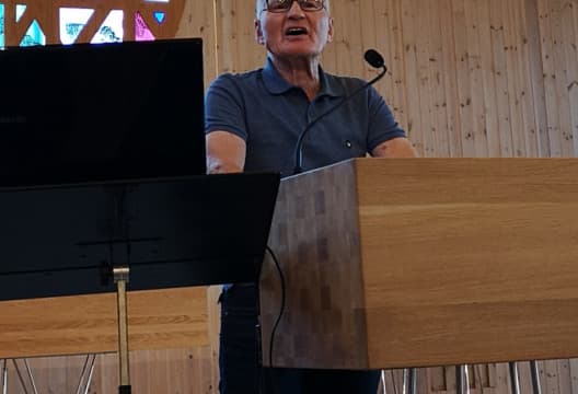 Knarvikmila og Pensjonistseminarets  "far" Helge Brekke forteller om hvordan Knarvikmila ble til og utviklingen i 40  år