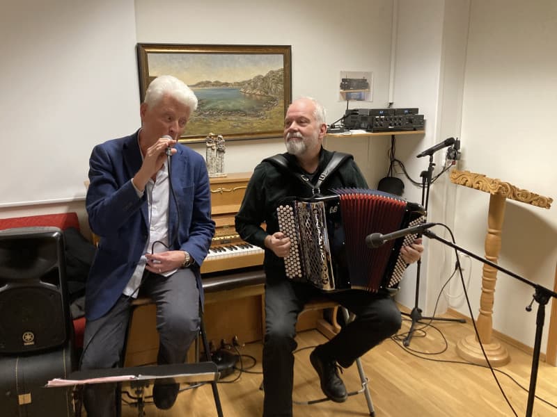 Musikalsk vertskap, Lars Nygård og Leif Blix sang viser fra krigen og etterkrigstid. «I natt jag drømde..» 