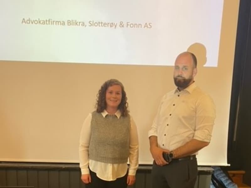 Stine Bjorøy og Erik Slotterøy heldt foredrag om framtidsfullmakt, testamente og arv på pensjonistmøte i Viking 26. april