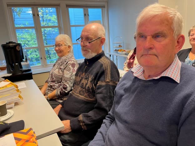 Gudrun Helga Myre, Odd Olsen og Lars Simonstad fulgte nøye med under regionsamlinga på Tyholmen hotel i Arendal.