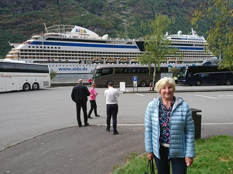 Det var ikke bare pensjonistforeningen som besøkte Geiranger denne dagen og de fleste kom sjøveien.