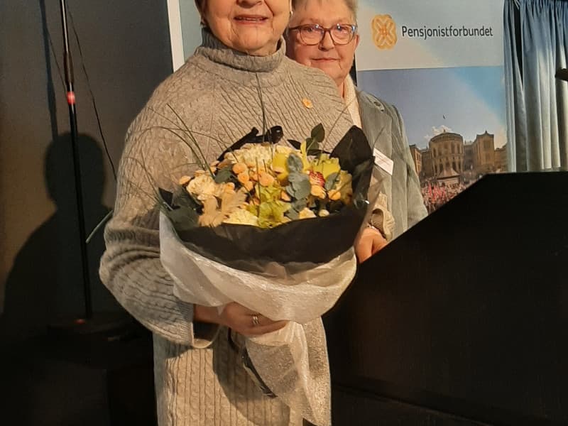Elin Sølvi Furland, Tomrefjord fikk blomster da hun gikk ut av styret.
