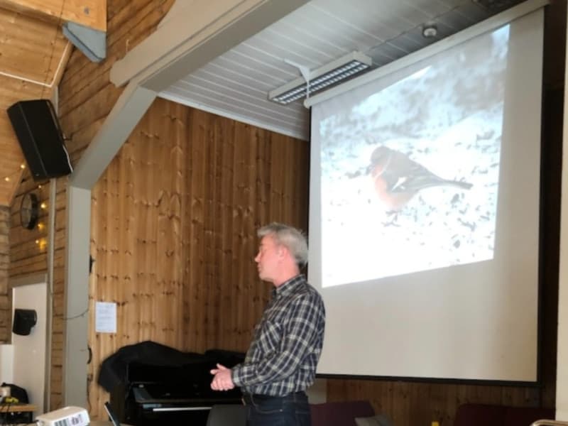 Professor Vidar Selås forteller om fugleliv og natur.