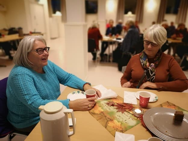 2 glade pensjonister Liv Øye og Bjørg Gangdal