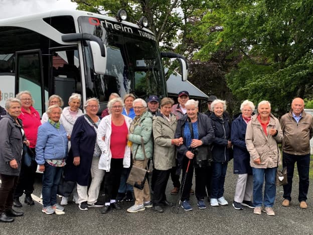  20 pensjonistar deltok på turen.  Vi besøkte Ulvesund Fyr i Deknepollen og Vågsberget handels- og gjestgjevarstad, Kystmuseet, Måløy.