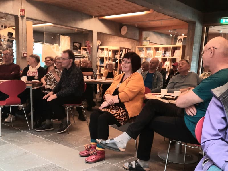 En forsamling 70 deltakerne møtte opp på De samiske Samlinger/Sámiid-Vuorká Dávvirat. Seminaret var sponset av Fritt Ord.